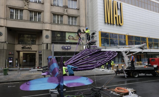 Скульптуры бабочек Давида Чернего установят в Праге