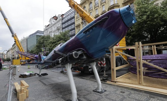 Скульптуры бабочек Давида Чернего установят в Праге