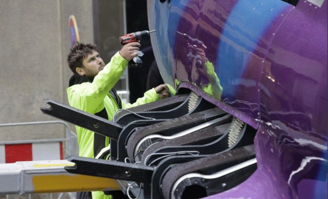 Скульптуры бабочек Давида Чернего установят в Праге