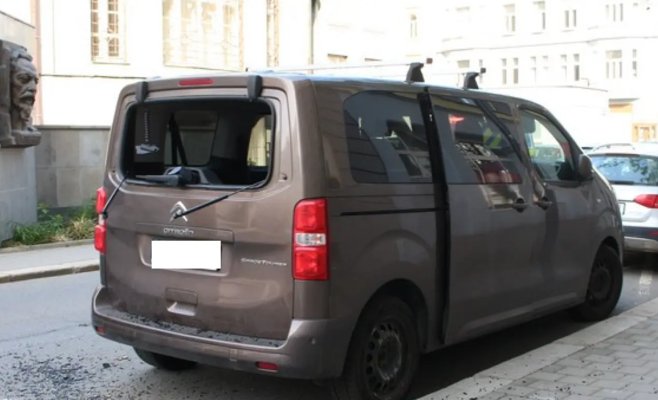 За 14 дней вор обокрал 16 автомобилей в Остраве. Во всех из них люди забывали вещи.