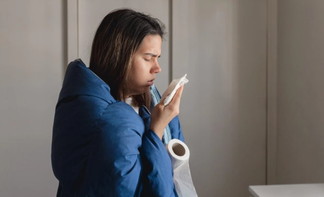 Пожилая женщина умирает от коклюша, число заболевших продолжает расти