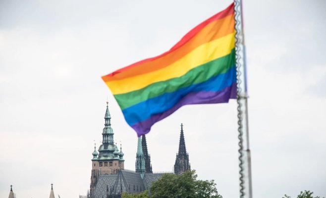 Однополые браки вновь на повестке дня благодаря Конституционному суду