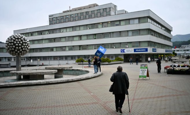 Больница, где находится Фицо, стала самым охраняемым местом в Словакии