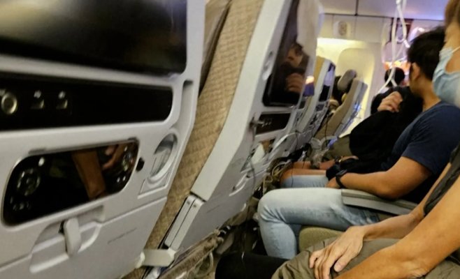 Тяжелые травмы и кровотечения: Видео показывает последствия трагических турбуленций на рейсе из Лондона