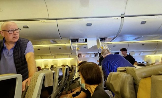 Тяжелые травмы и кровотечения: Видео показывает последствия трагических турбуленций на рейсе из Лондона