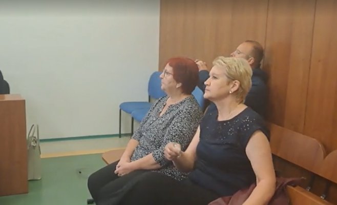 Неподобающие выражения и жестокое обращение: воспитательницы детского сада в Жатце предстали перед судом