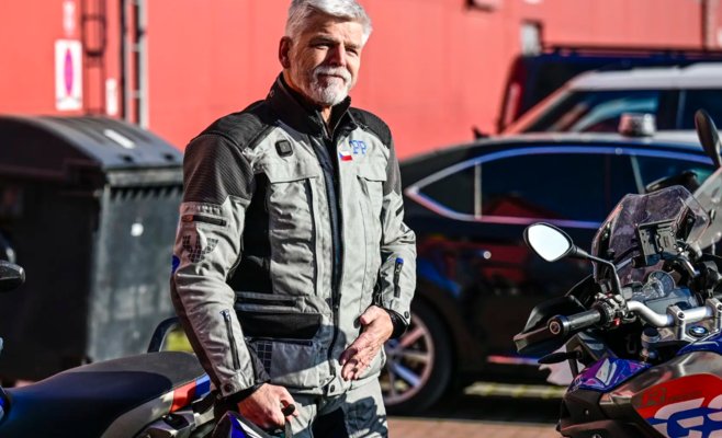 Президент Павел попал в аварию на мотоцикле