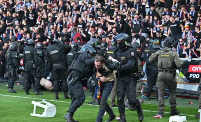 Скандал на футбольном поле в Плзни: болельщики подрались после финала Кубка