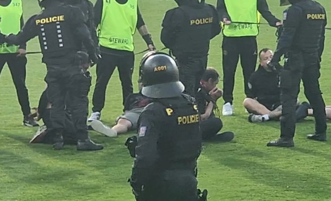 Скандал на футбольном поле в Плзни: болельщики подрались после финала Кубка