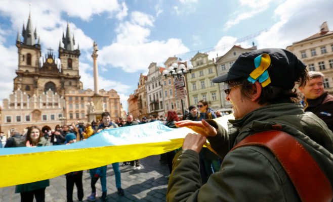 Украинцы в Чехии сталкиваются с проблемами: без регистрации в военной комиссии не выдают документы