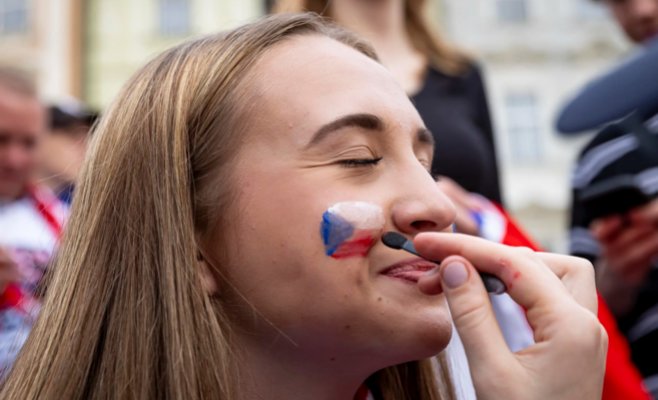 Фанаты на площадях празднуют золото Чехии. Чехи вновь стали чемпионами мира по хоккею спустя 14 лет