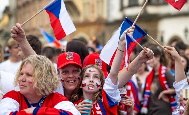 Фанаты на площадях празднуют золото Чехии. Чехи вновь стали чемпионами мира по хоккею спустя 14 лет