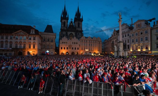 Фанаты на площадях празднуют золото Чехии. Чехи вновь стали чемпионами мира по хоккею спустя 14 лет
