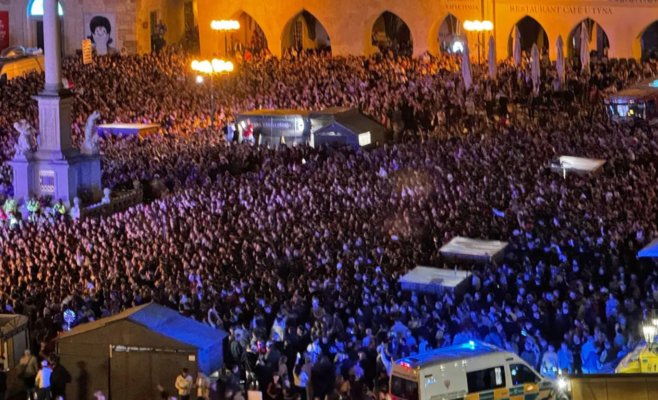 Фанаты на площадях празднуют золото Чехии. Чехи вновь стали чемпионами мира по хоккею спустя 14 лет