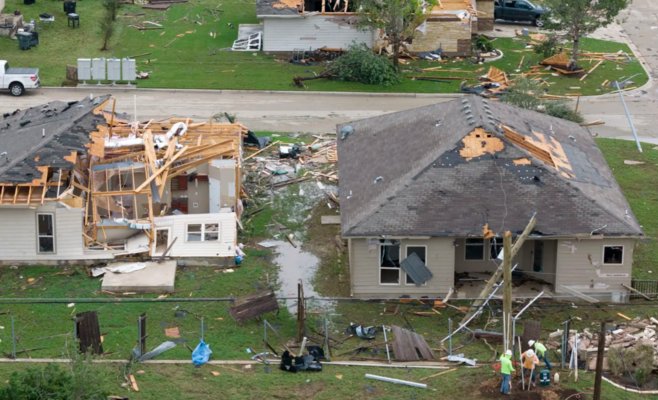 Торнадо обрушились на Техас, Арканзас и Оклахому: 15 погибших и массовые разрушения