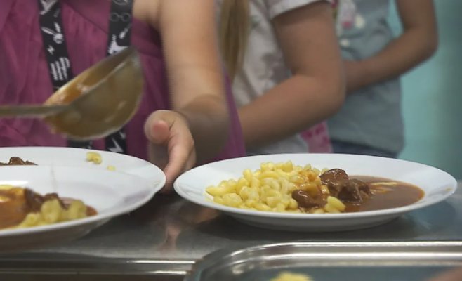 Дети в нужде снова смогут получать обеды в школьных столовых благодаря проекту