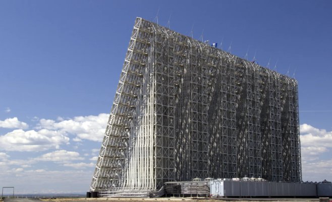 Украинский дрон поразил российский радар на расстоянии 1800 километров от границы