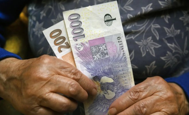 Женщины получают на 2500 крон меньше пенсии, чем мужчины