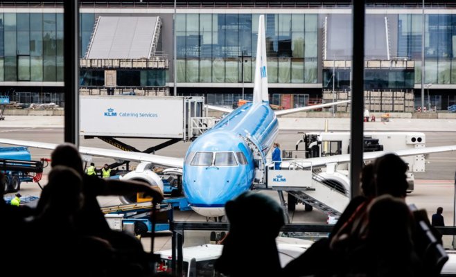 Запущенный двигатель самолёта в аэропорту Схипхол убил человека