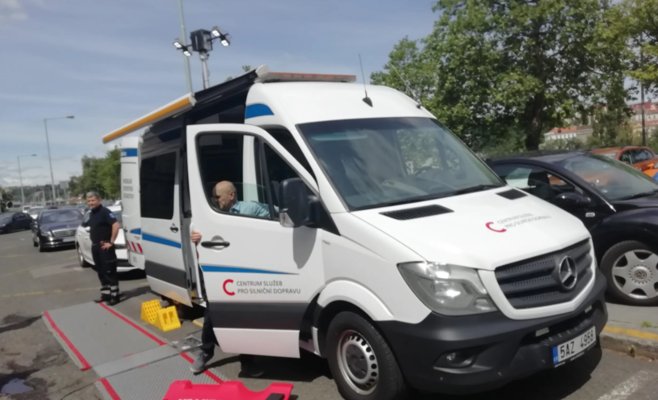 Ужесточение контроля грузовиков: инспекторы получат автомобили с синими маячками