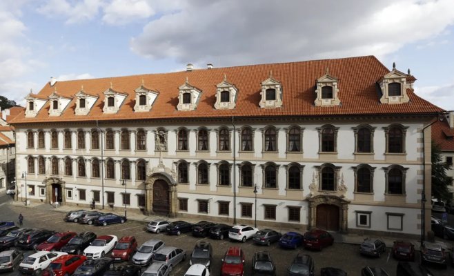 В Парламентский Дворец проник пьяный