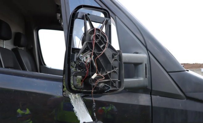 Водитель грузовика задел зеркалом пассажирку мотоциклиста. Оба оказались в больнице