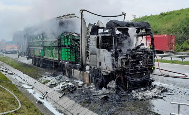 Пожар грузовика закрыл автомагистраль D1 на Бенешовском участке