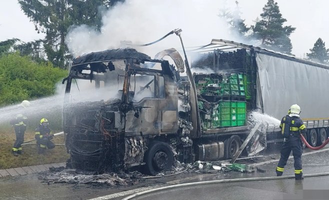 Пожар грузовика закрыл автомагистраль D1 на Бенешовском участке