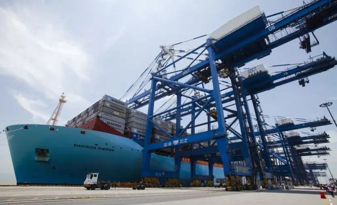 Авария трех грузовиков заблокировала движение на D2 более чем на восемь часов