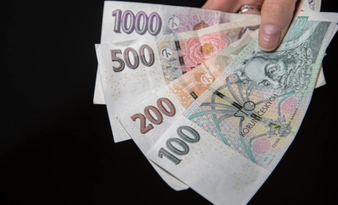 Фальшивый хирург очаровал женщину из Таховска и обманом выманил у нее почти 700 тысяч крон