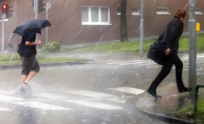 Метеорологи предупредили о сильных грозах, которые пройдут по всей республике