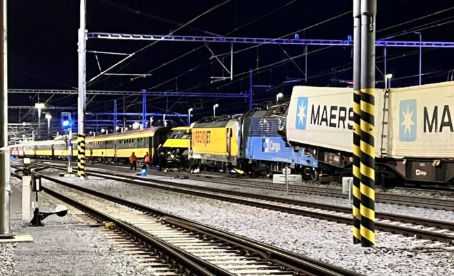 В Пардубице столкнулись пассажирский и грузовой поезда: четыре человека погибли