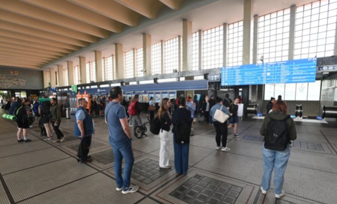 Многие поезда задерживаются после трагической аварии в Пардубице