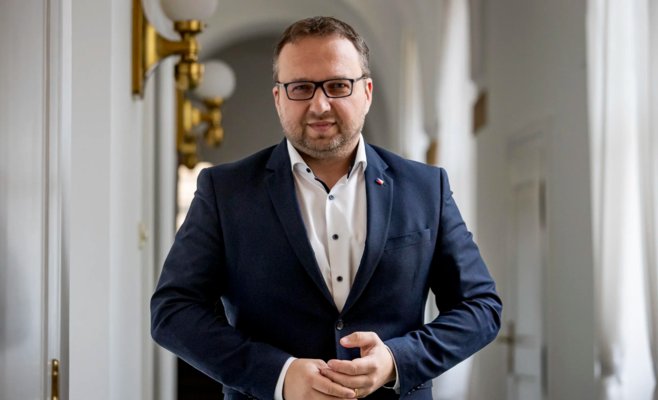 Юречка: С сентября зарплаты больше всего вырастут у школьных поваров, сторожей и работников культуры