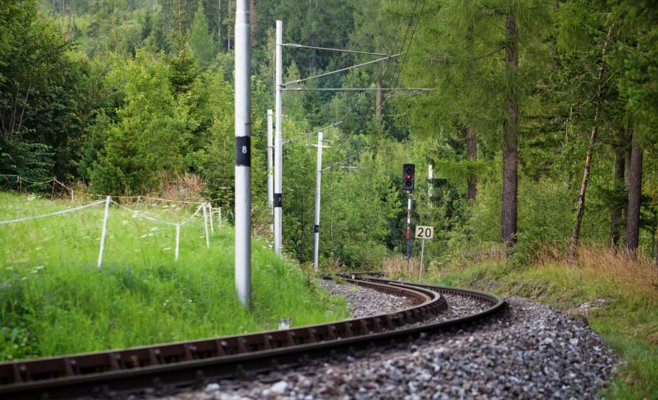 Из-за кражи кабелей в части Праги остановились поезда