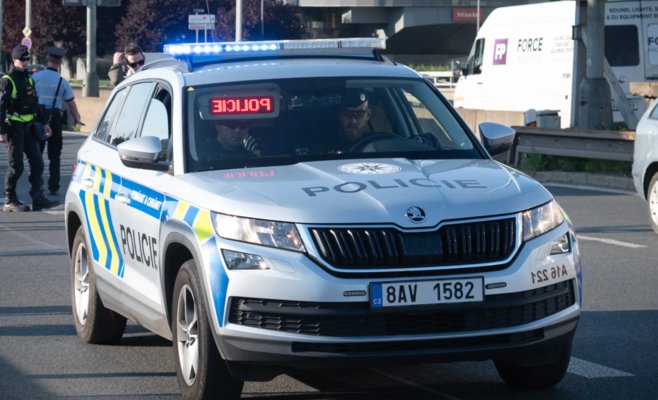 Спрятался от дождя в чужой машине: шокированная водительница вызвала полицию