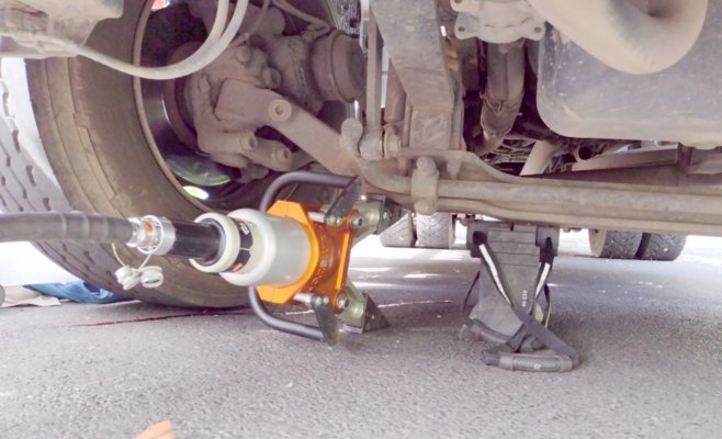 Пожилая женщина попала под колеса мусоровоза в Соколове