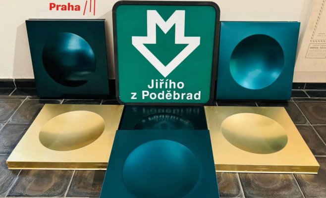 Иконические плитки из пражского метро отправляются на аукцион