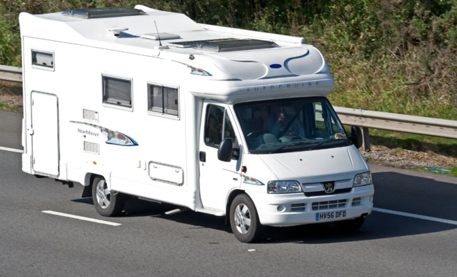 Европейский Союз предлагает расширить права категории B на управление более крупными транспортными средствами