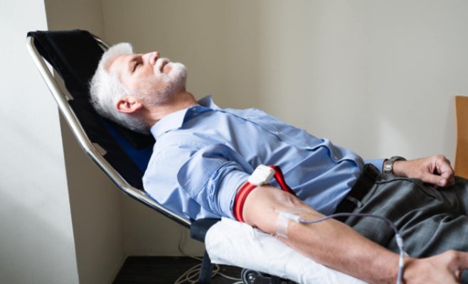 Президент Павел сдал кровь и призвал здоровых людей последовать его примеру