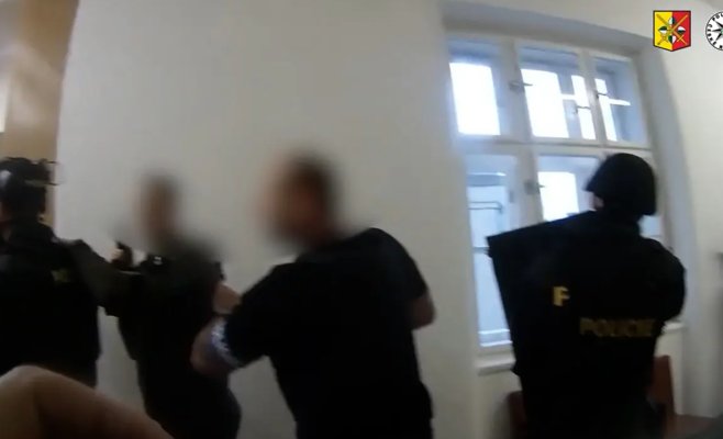 Безупречный полицейский рейд в университете? Расследование показывает обратное