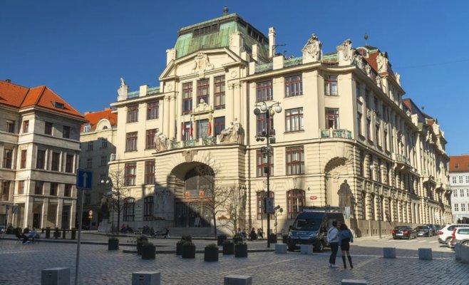 Прага получила штраф за заключение контрактов без тендера