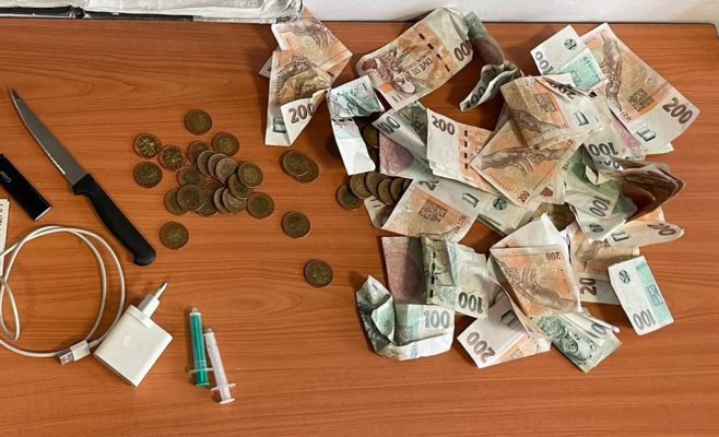 В Брно наркоман с ножом напал на продавщицу на заправке. Его задержали в центре города