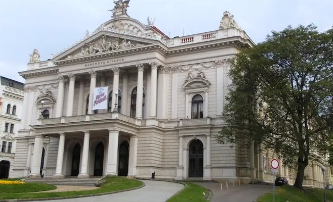 Пара устроила интимные сцены в центре Брно: очевидец подумал, что это изнасилование