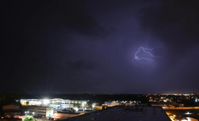 Грозы на Мораве ломали деревья. Вода проникла даже в театр Яначка, у музыкантов намокли инструменты