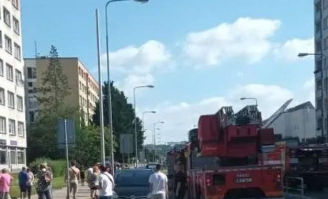 Из-за кабеля от солнечных панелей загорелась крыша многоквартирного дома