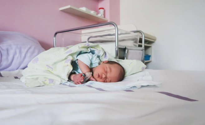 Ежегодно тысячи детей остаются в больницах без родителей