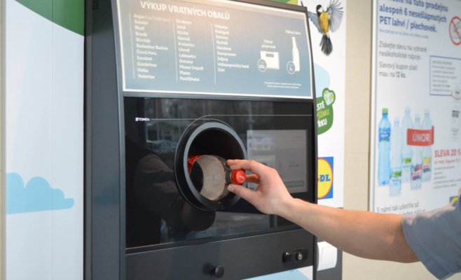 Обязательные залоги на ПЭТ-бутылки и жестяные банки: что решит правительство этим летом