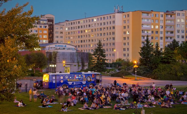 Kinobus DPP отправляется в путь: Фильмы для всех и благотворительность