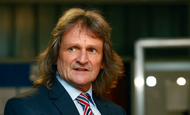 Шевчик был изгнан одними дверями, возвращается другими